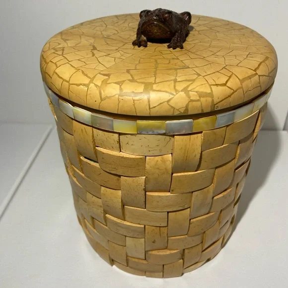 Vintage Wood And Shell Mother Of Pearl Frog Ice Bucket - EUC
